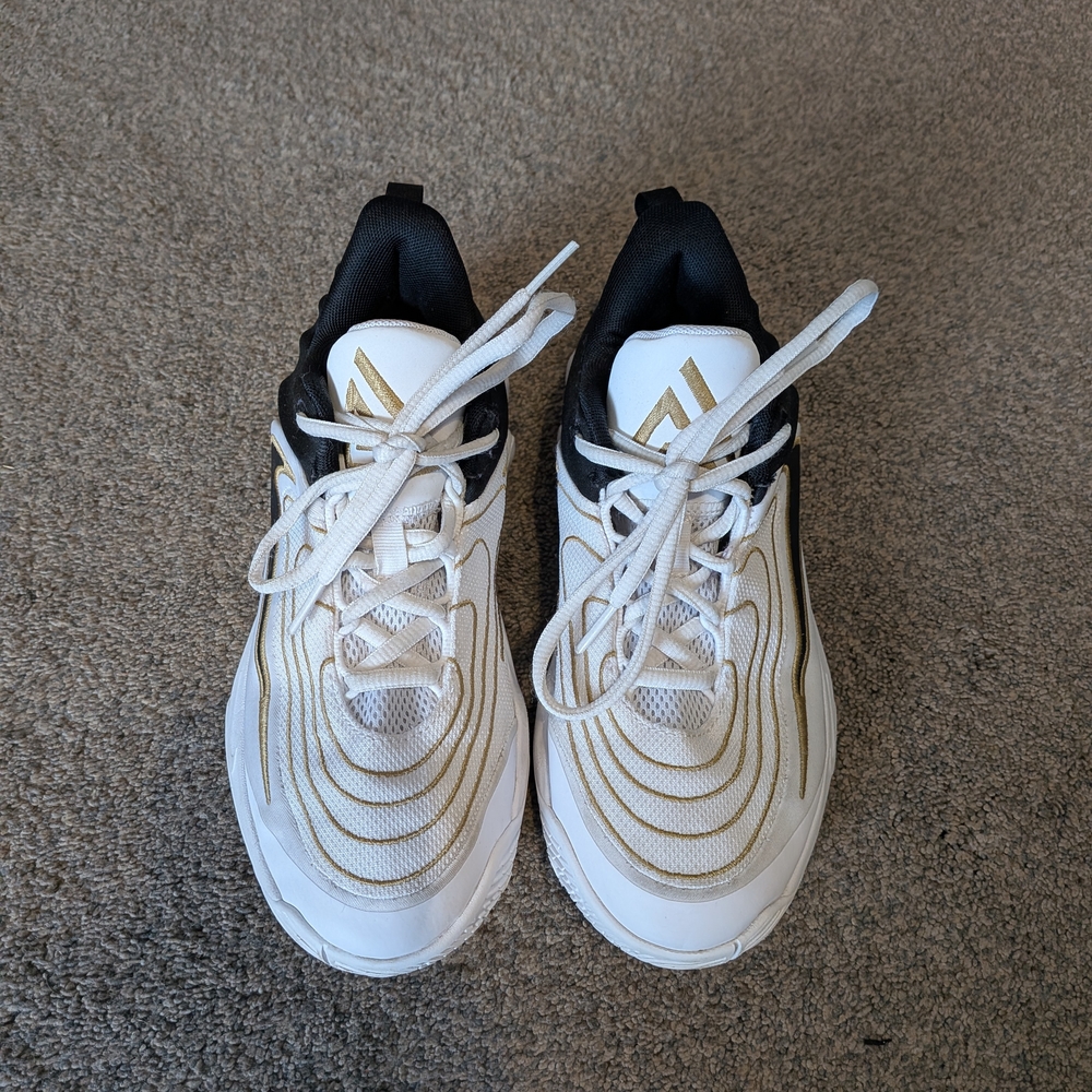 Nike Kids Sneakers in White and Gold
